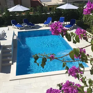 https://apartment-with-heated-pool-villa-regina.in-istria.net
